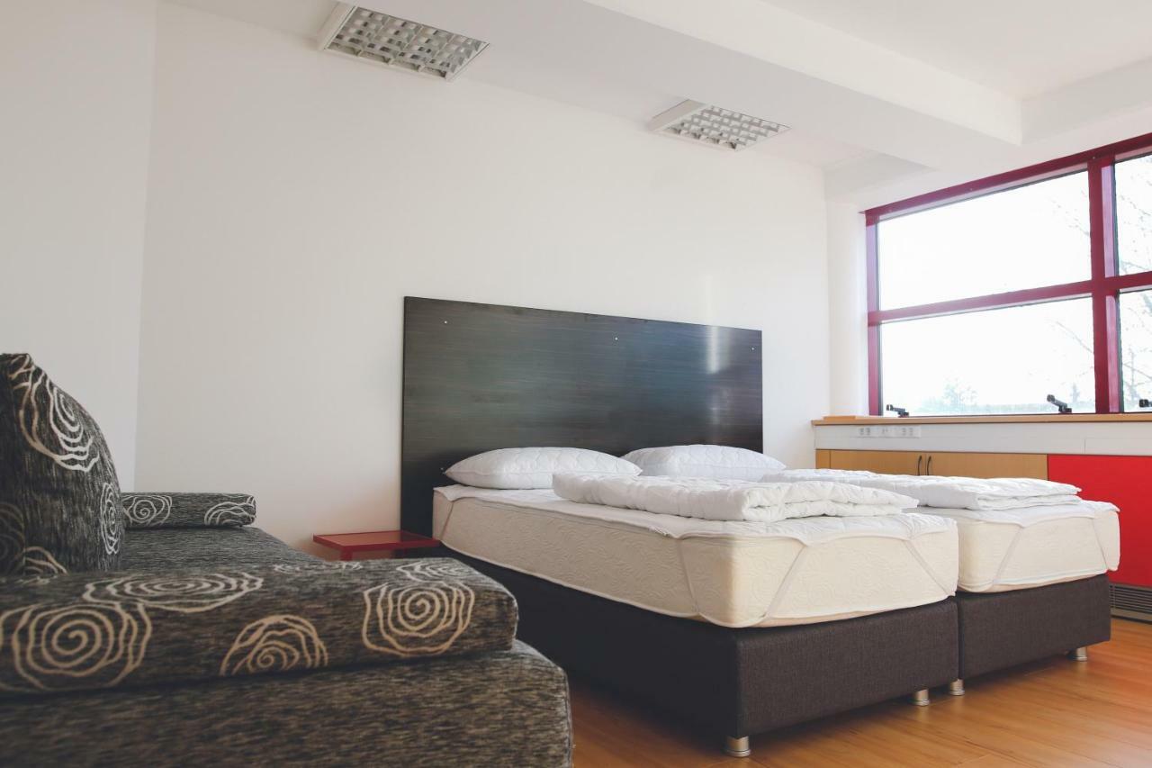 Hostel Omnibus Cakovec Luaran gambar