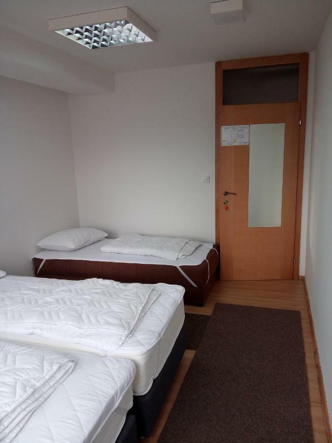 Hostel Omnibus Cakovec Luaran gambar